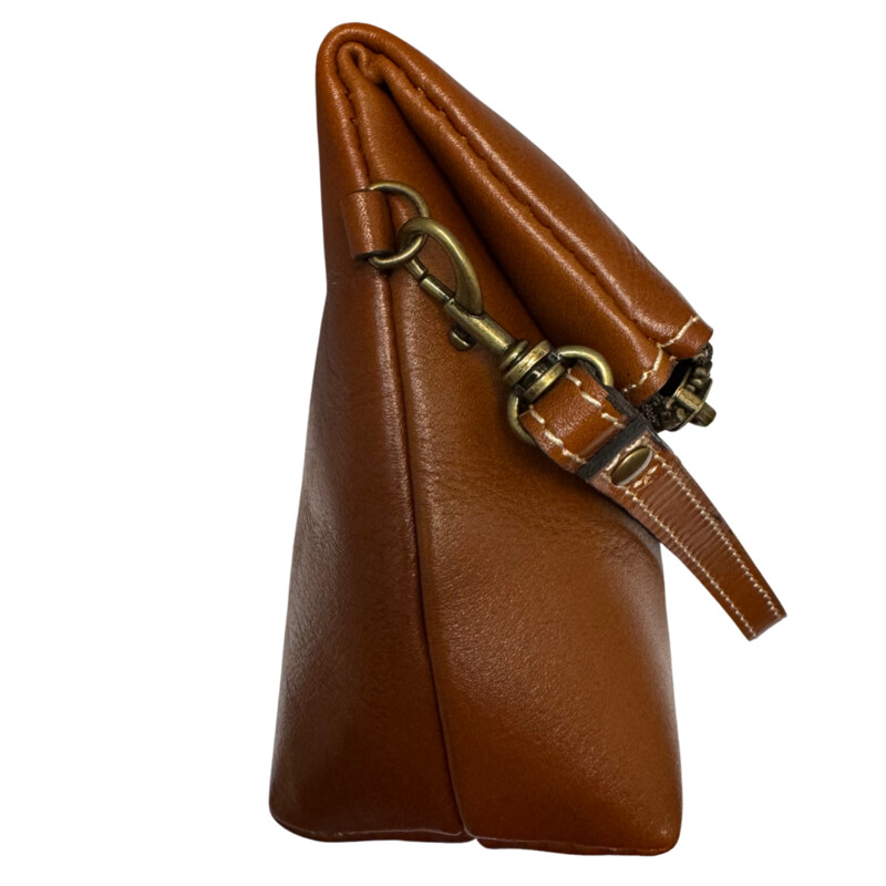 Patricia Nash Leather Clutch<br />
Magnetic Foldover<br />
Zipper Closure<br />
Color: Cognac