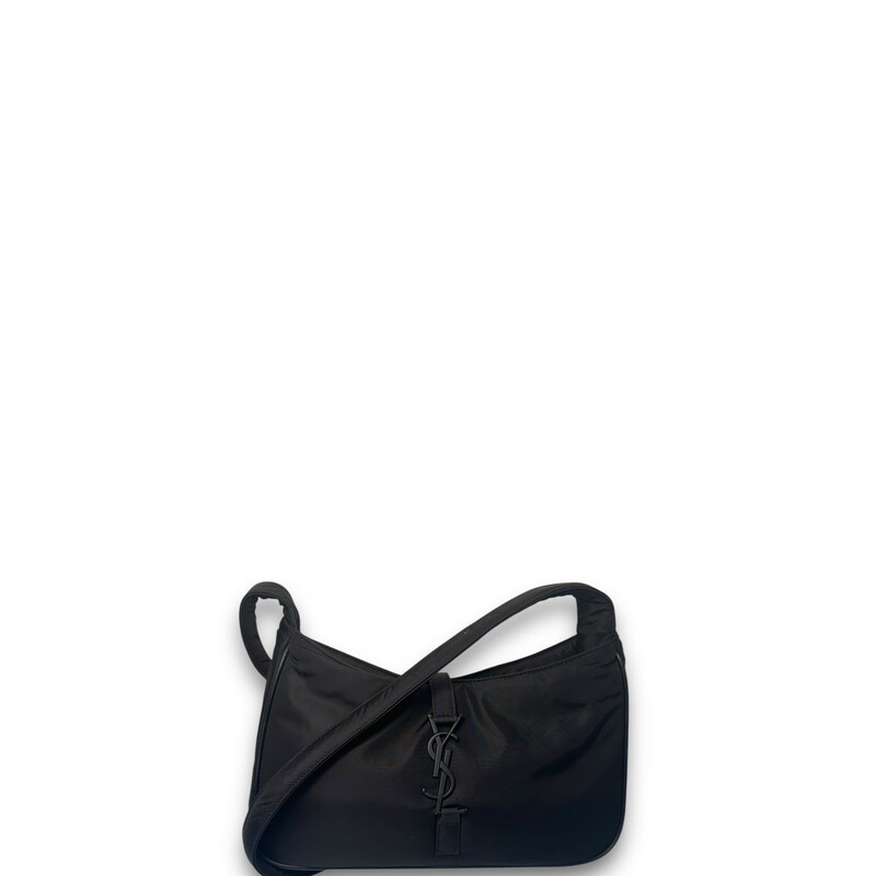 YSL Le 5a7 Nylon Shoulder Bag

Date Code: YSL733294 1222

Dimensions: 9.75W x 5.5H x 2.25D

In very good condition. Light wear to the leather trim.

Does not come with the original dust bag or box.