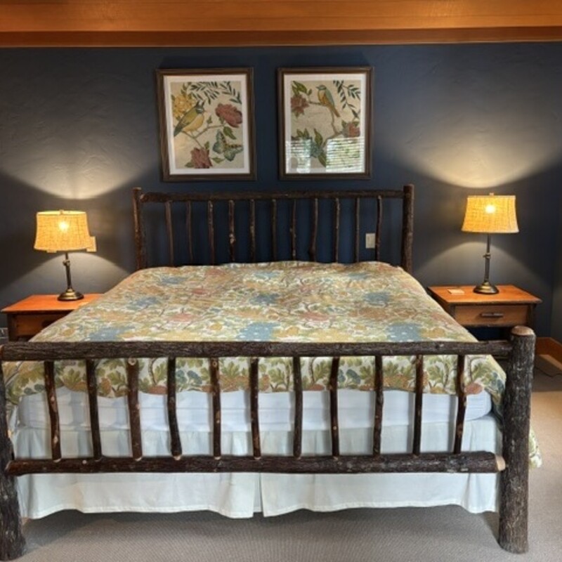 Hickory King Bed<br />
<br />
Size: 80Wx89Lx53H