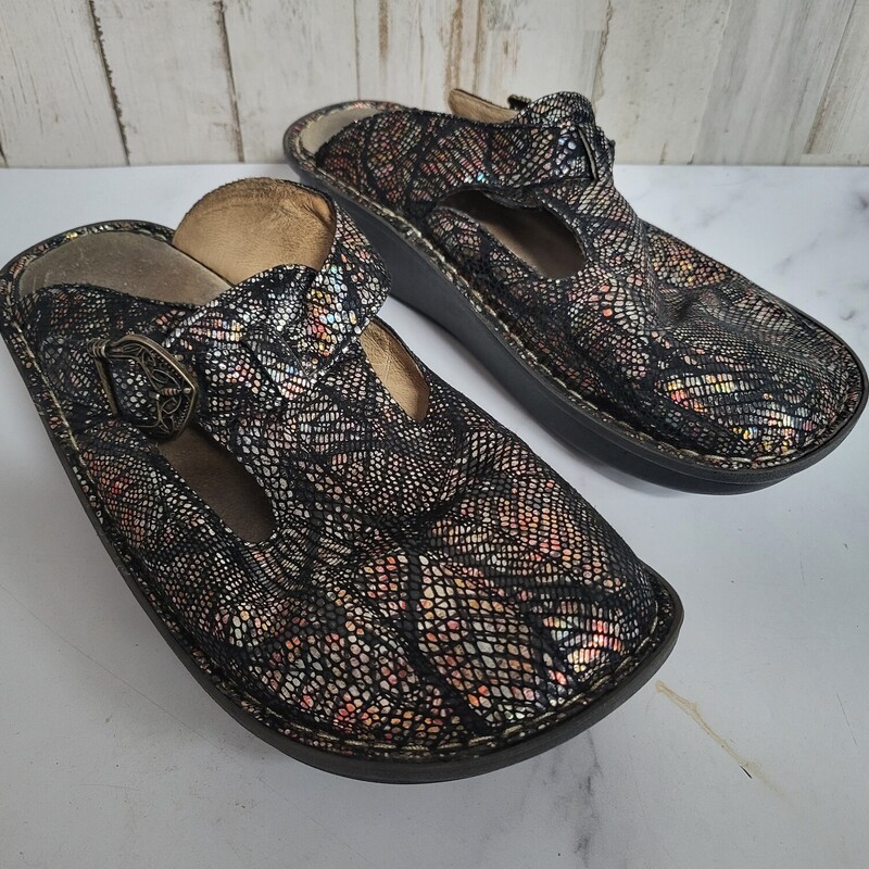 A8 Black Printed Clogs