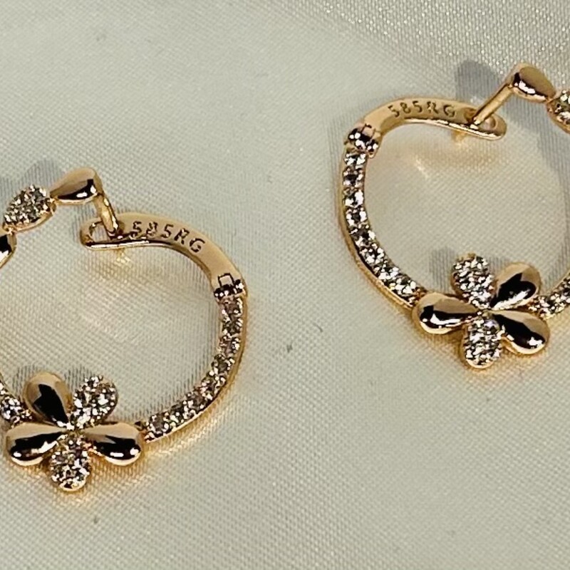 585RG Flower Hoop Earrings
Rose Gold Size: Medium