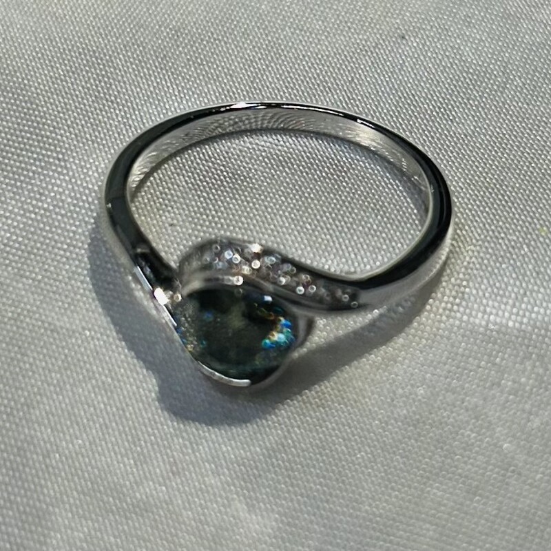 925 Moissanite Gem Ring
Silver Green Size: 7.25