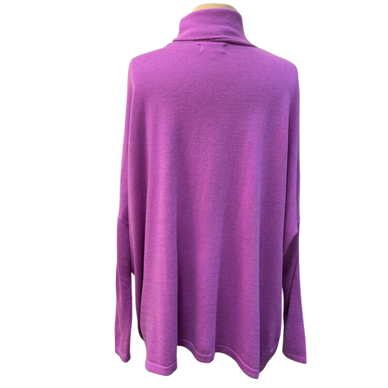 Lou&Gray Sweater<br />
Turtleneck with Dolman Sleeves<br />
Cashmere Blend<br />
Color: Orchid<br />
Size: Medium