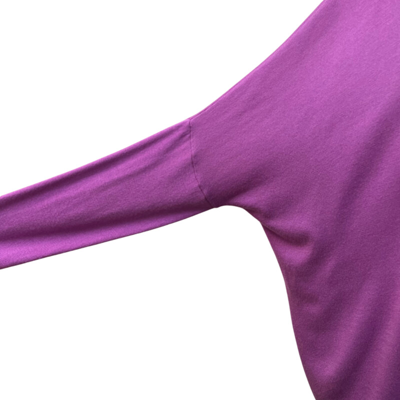 Lou&Gray Sweater<br />
Turtleneck with Dolman Sleeves<br />
Cashmere Blend<br />
Color: Orchid<br />
Size: Medium