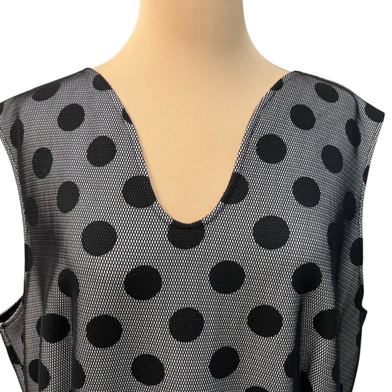 New Samuel Dong Dress<br />
Dots Mesh Overlay<br />
Hi-Low Hem<br />
Color: Black and White<br />
Size: 1X<br />
<br />
Retail $185