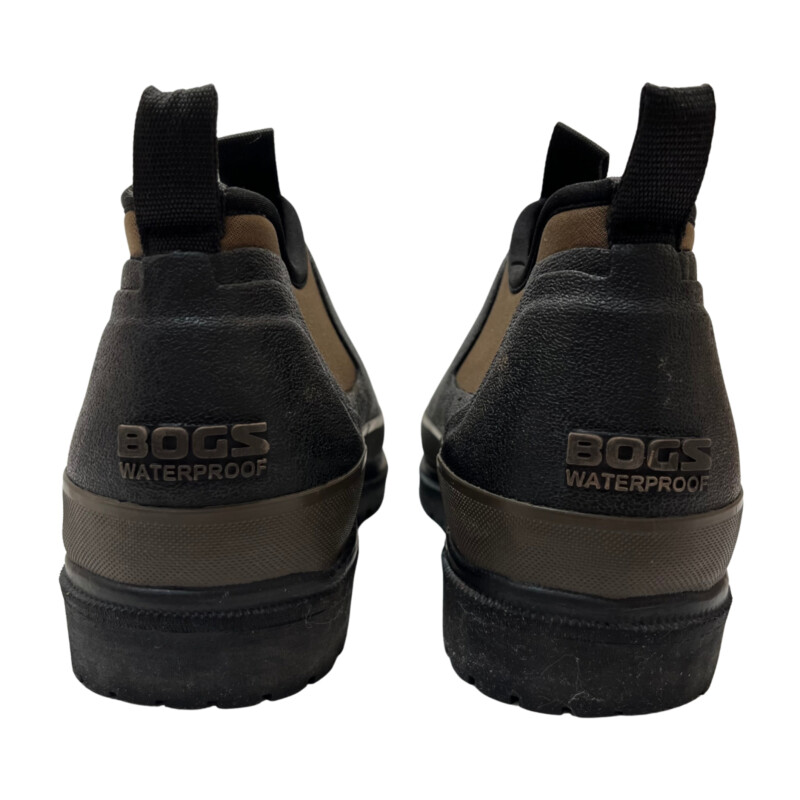 BOGS Urban Farmer Ankle Boot<br />
Mens Size 7, Womens Size 9<br />
Waterproof Slip On Shoes<br />
Colors: Black and Moss<br />
Size: 9