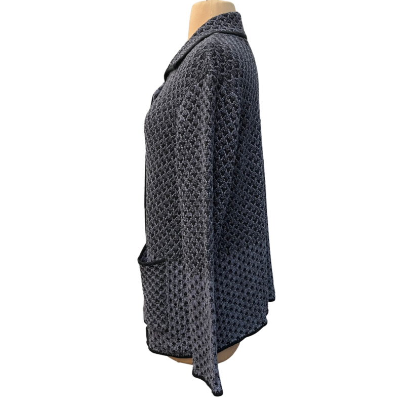 Habitat Woven Button Cardigan<br />
100% Cotton<br />
Colors: Storm and Navy<br />
Size: Medium