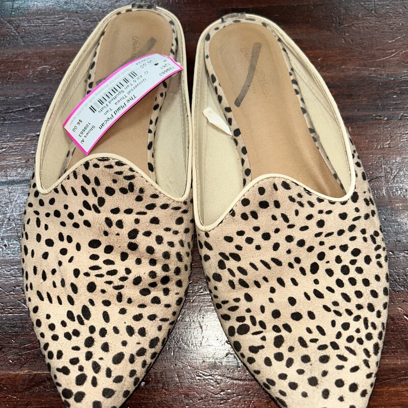 A8.5 Tan Spotted Flats