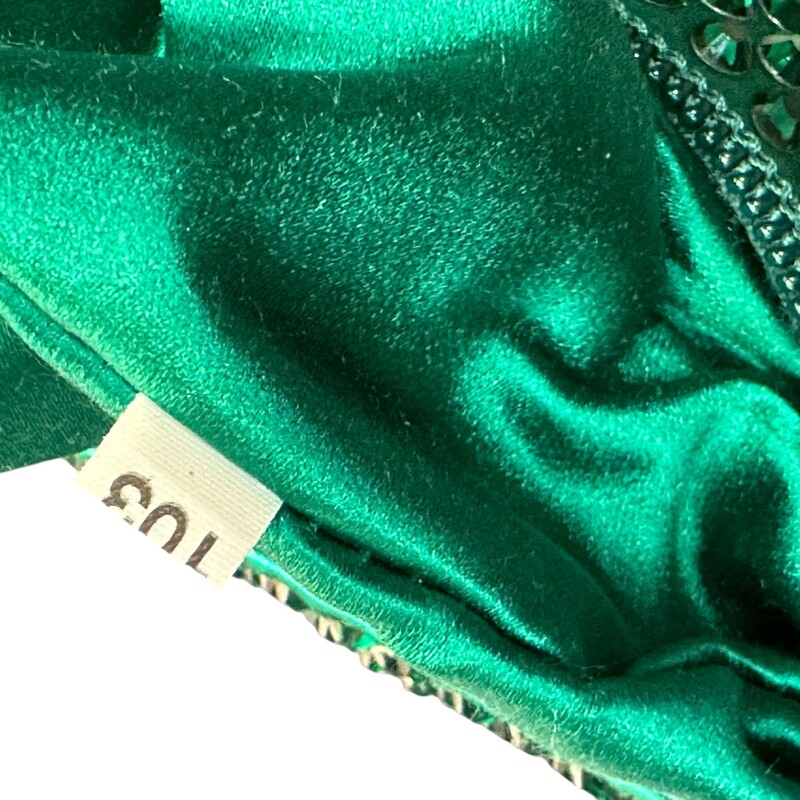 Prada Re-Edition 2000 Hobo Crystal Embellished Satin Mini Green

Manufacturing Code:
103

Dimensions:
Height: 17cm
Width: 22cm
Length: 6cm

In excellent condition.

Comes with original dust bag. No box.