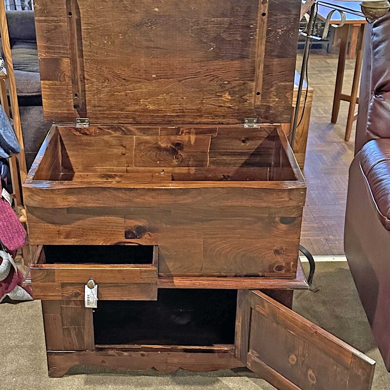 Dark Wood Dry Sink<br />
Top opens for storage and one drawer.<br />
31 In Wide x 21 In Deep x 28 in Tall.