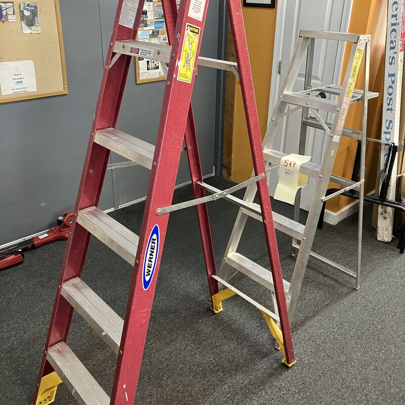 Fiberglass Step Ladder