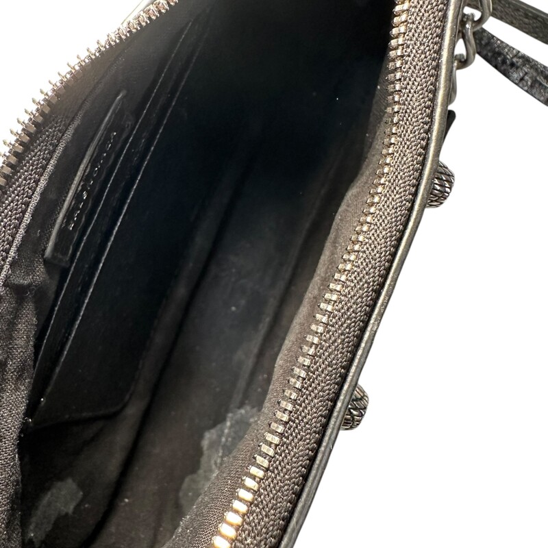 Balenciaga Le Cagole Mini Lambskin Crossbody

Date Code 695814.1000 R527545

Dimensions:

8.2''W x 5.1''H x 1.7''D
Shoulder chain strap with one hook, 15.7''
Adjustable and removable crossbody strap, 40.5''

Good condition. Interior stains.

Comes with original dust bag. No box.