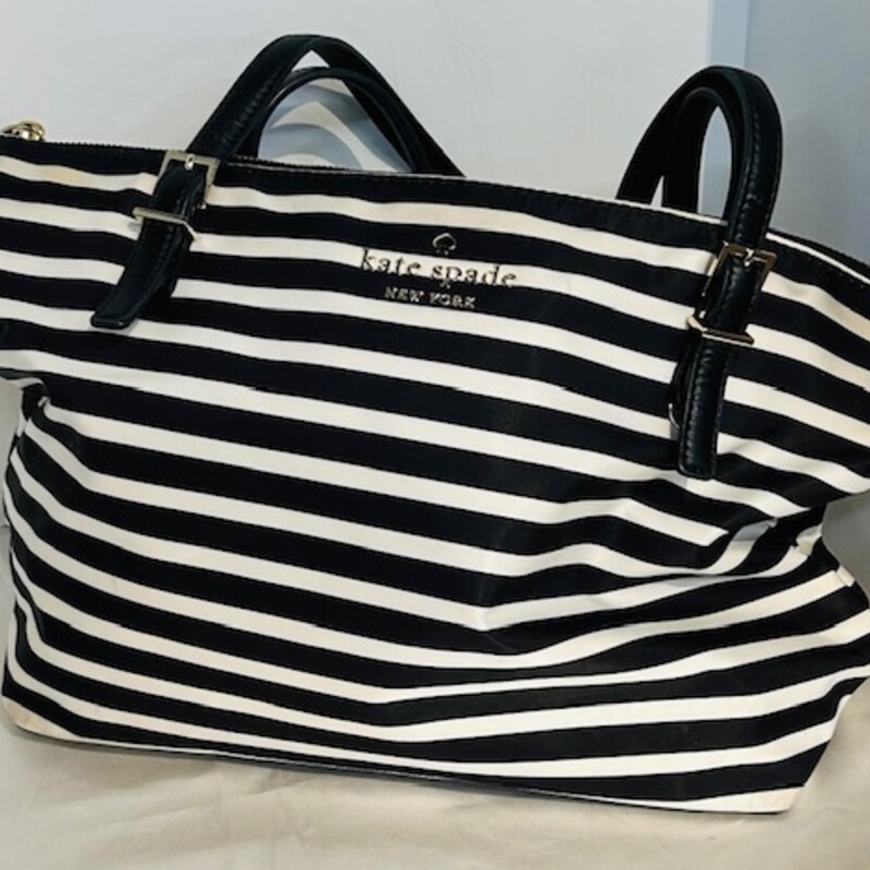 Kate Spade Watson Lane Striped Tote
Black White
Size: 16 x 10H