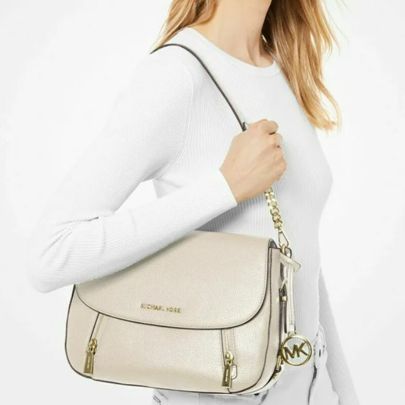 Michael Kors Bedford Legacy Leather Satchel
Cream Gold Size: 12 x 9H
BRAND NEW WITH TAGS
Retails: $298.00