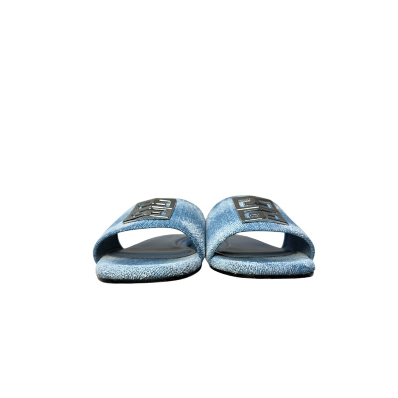 Givenchy 4G Flat Sandals Blue Denim<br />
<br />
Size: 38<br />
<br />
Style Code: BE3066FFLJ-420<br />
<br />
In excellent condition.<br />
<br />
Comes with the original dust bag and box.