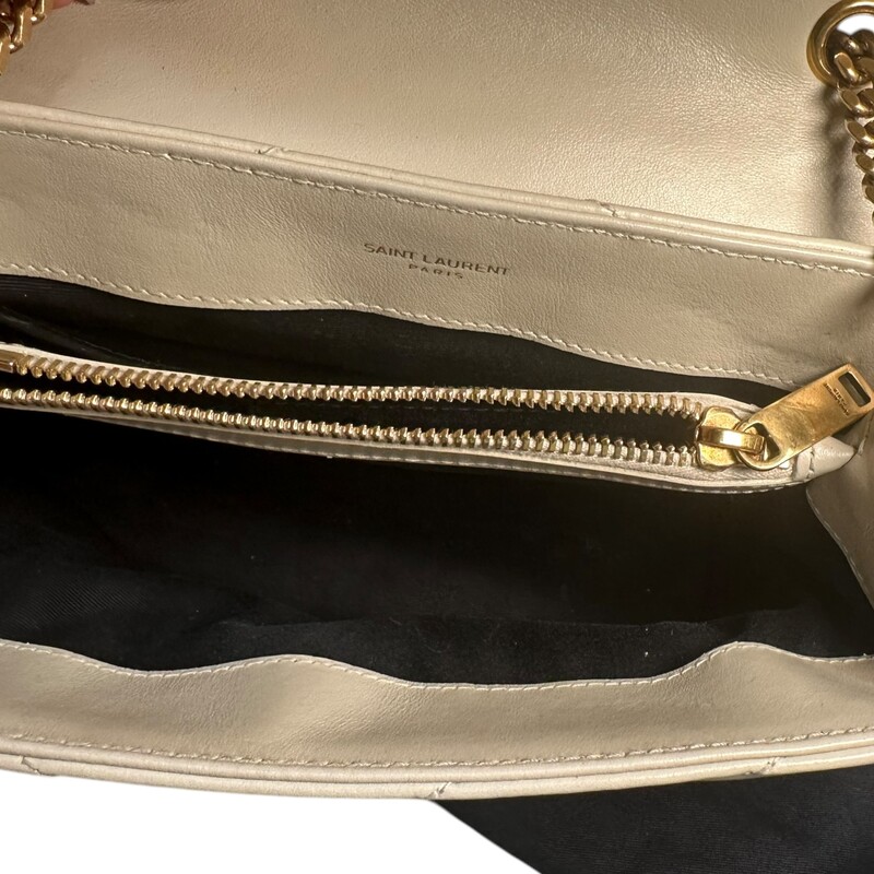 Saint Laurent Loulou Cream Quilted Leather Small<br />
<br />
Date Code:TCT 49 4699 0320<br />
<br />
Dimensions:<br />
6.6inH x 9.8inW x 3.5inD<br />
<br />
In very good condition. Scratching to the hardware.<br />
<br />
Comes with original dust bag. No box.