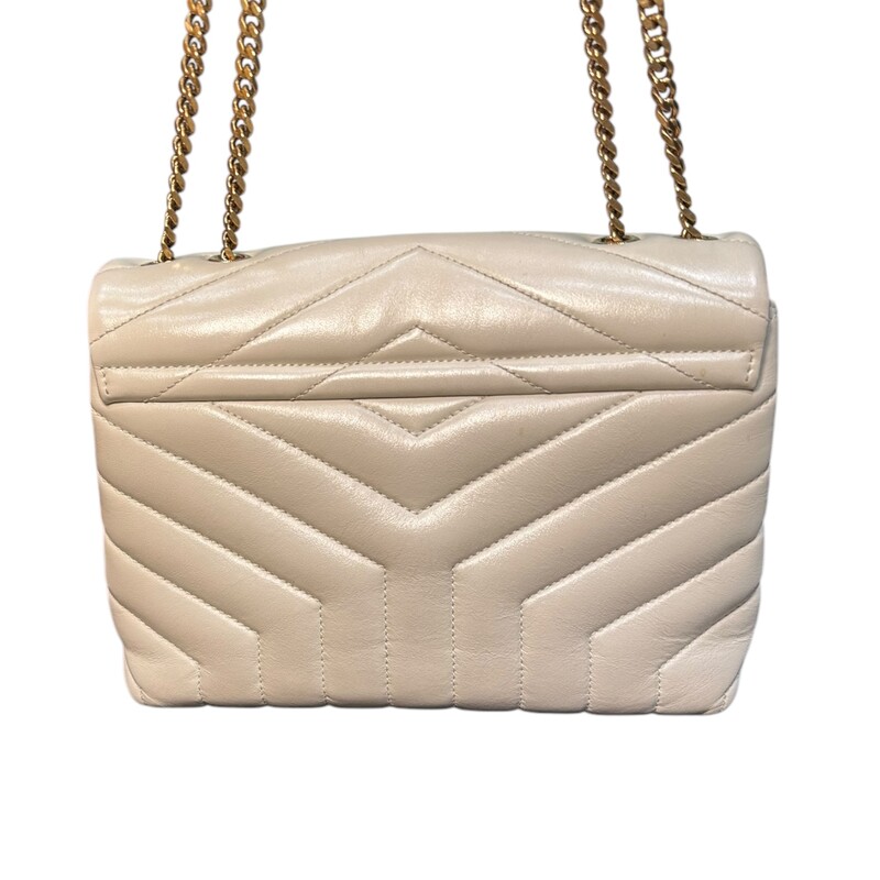 Saint Laurent Loulou Cream Quilted Leather Small<br />
<br />
Date Code:TCT 49 4699 0320<br />
<br />
Dimensions:<br />
6.6inH x 9.8inW x 3.5inD<br />
<br />
In very good condition. Scratching to the hardware.<br />
<br />
Comes with original dust bag. No box.