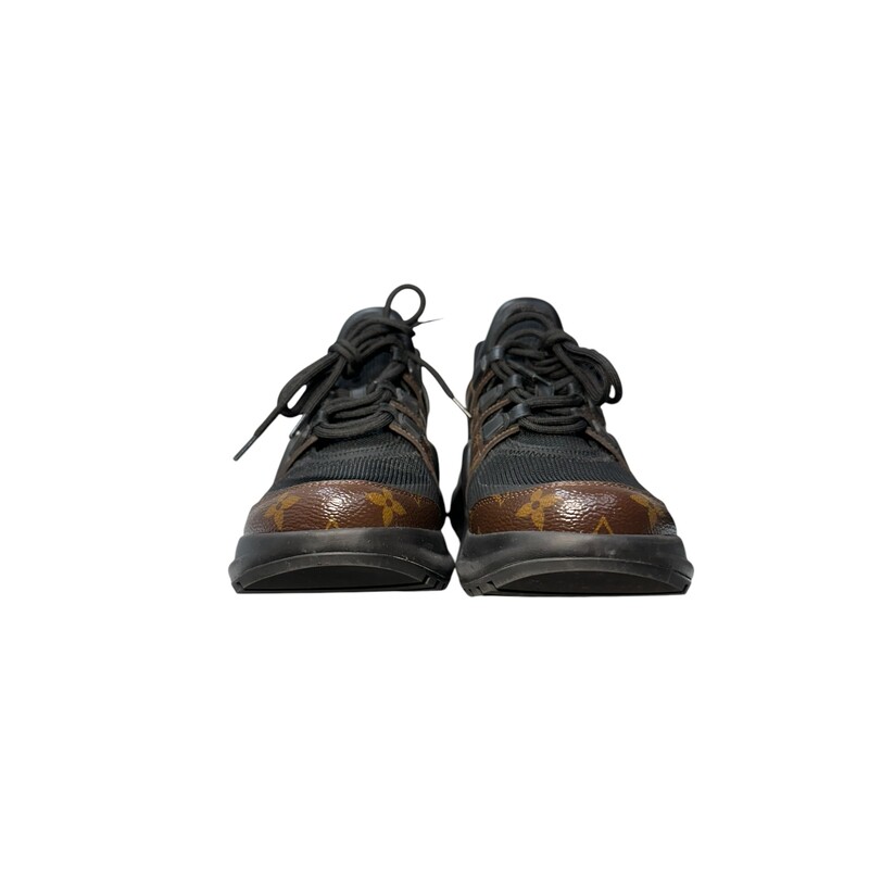 Louis Vuitton Archlight Monogram Sneakers
Black and Monogram
Size 39
Code: GO 0252
In excellent condition.
Comes with original dust bag and box.