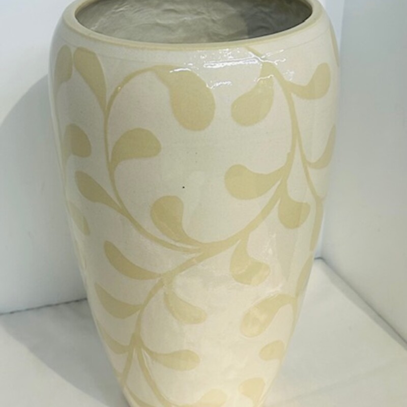 Handmade Vine Pattern Vase
White Green
Size: 8.5x11.5H