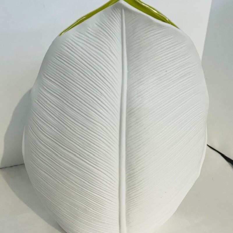 Ceramic Leaf Shaped Vase
White Green
Size: 8.5x11.5H