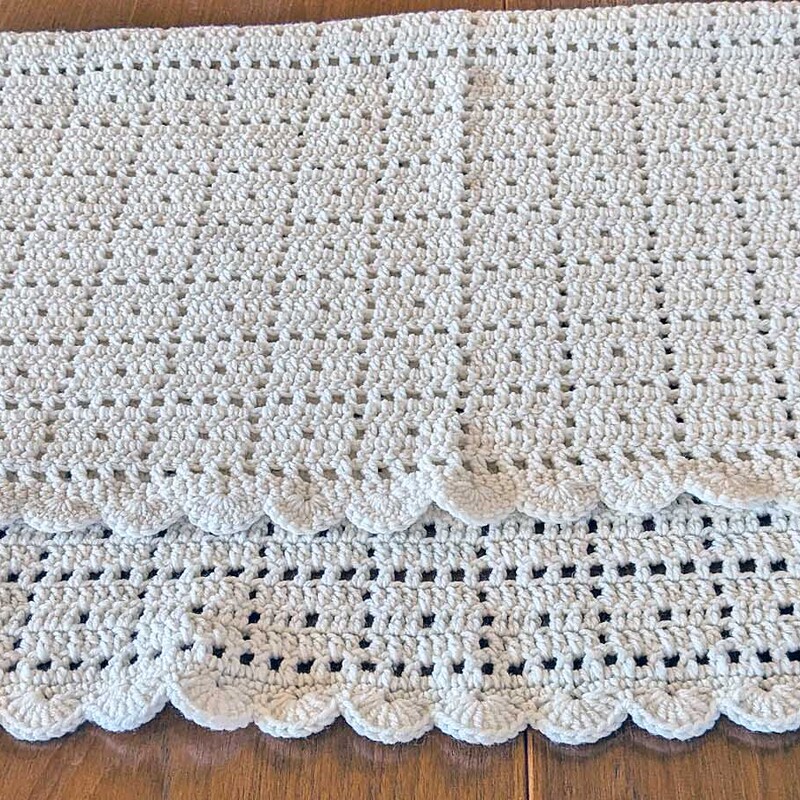 Vtg Hand Crocheted Throw