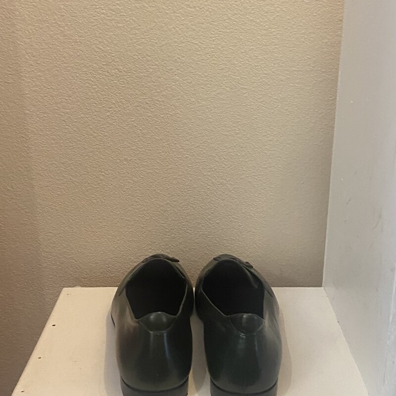 NIB Green Leather Loafer<br />
Green<br />
Size: 7/7.5 $150