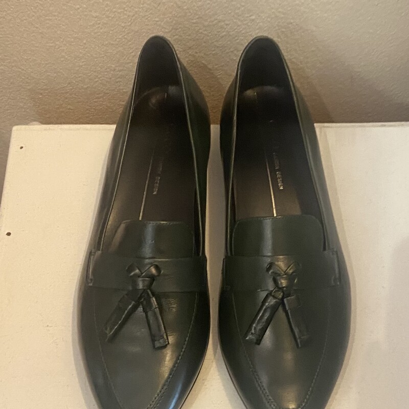 NIB Green Leather Loafer<br />
Green<br />
Size: 7/7.5 $150