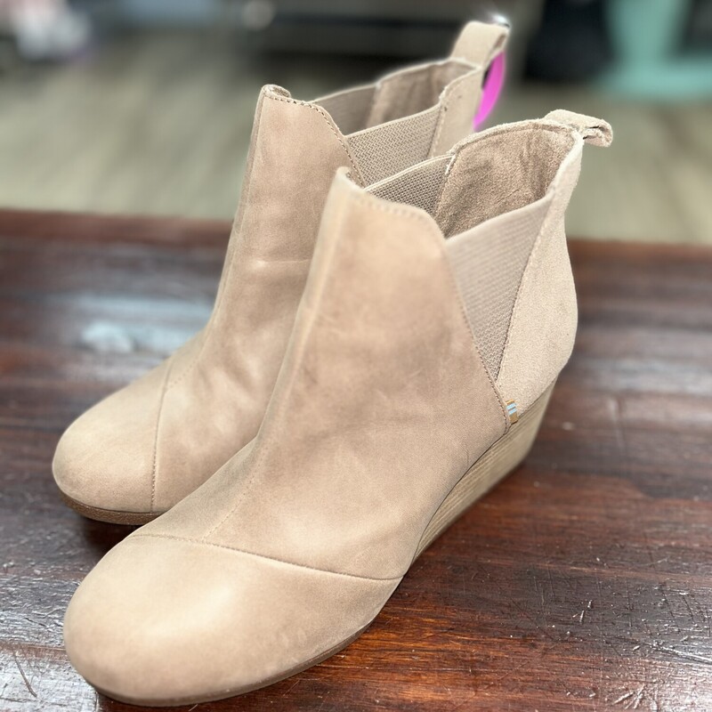 A10 Tan Wedges