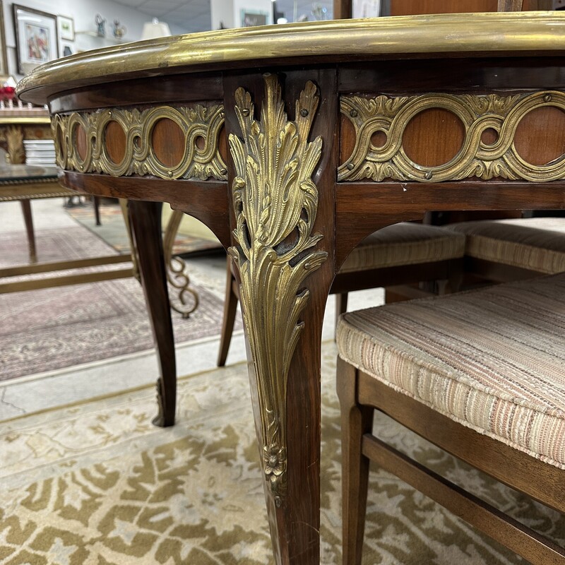 Round Brass Ormolu Table, Includes FOUR 15inch Leaves<br />
Size: 48in table diameter