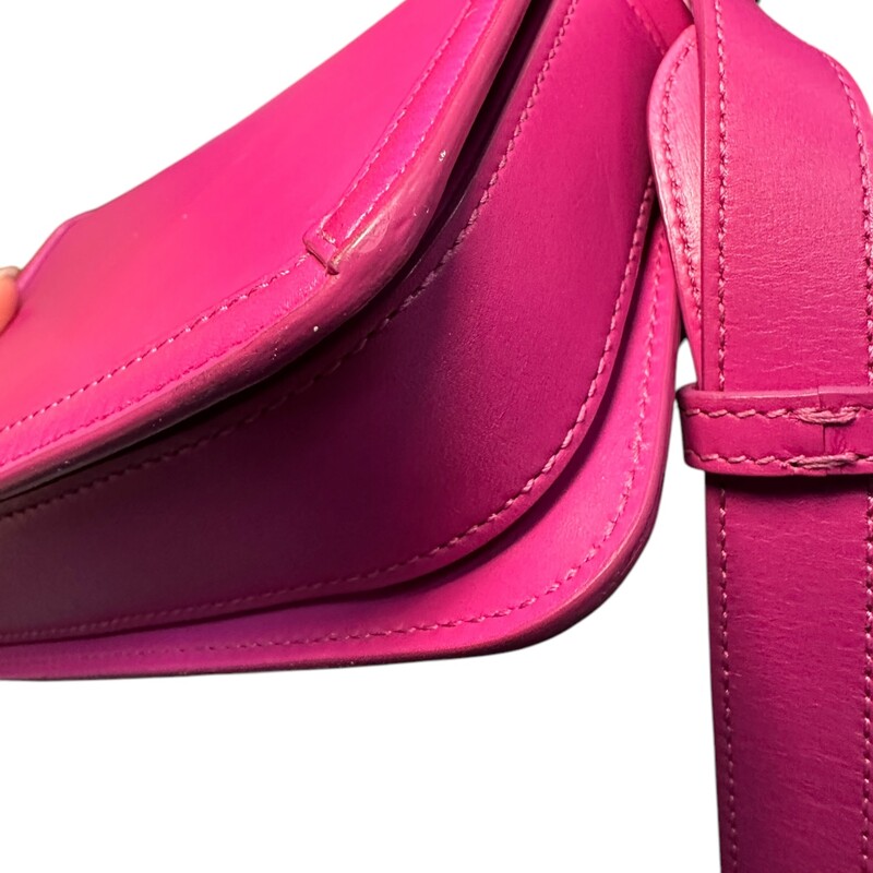 Saint Laurent Solferino Fuschia<br />
<br />
Style Code:BC1634306. 0820<br />
<br />
Dimensions:<br />
7Length<br />
5 Height<br />
<br />
Very Good condition. Some minor marks under the flap and minor corner wear.<br />
<br />
Does not come with the original dust bag or box.