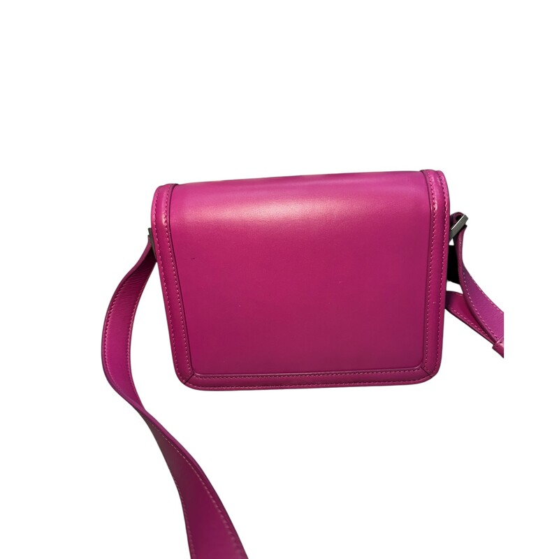 Saint Laurent Solferino Fuschia

Style Code:BC1634306. 0820

Dimensions:
7Length
5 Height

Very Good condition. Some minor marks under the flap and minor corner wear.

Does not come with the original dust bag or box.