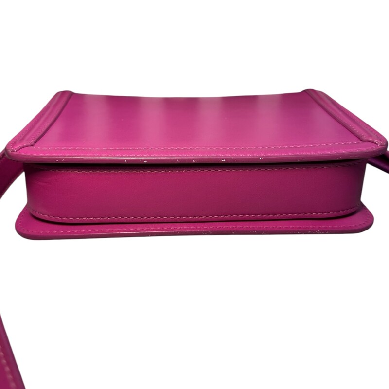 Saint Laurent Solferino Fuschia<br />
<br />
Style Code:BC1634306. 0820<br />
<br />
Dimensions:<br />
7Length<br />
5 Height<br />
<br />
Very Good condition. Some minor marks under the flap and minor corner wear.<br />
<br />
Does not come with the original dust bag or box.