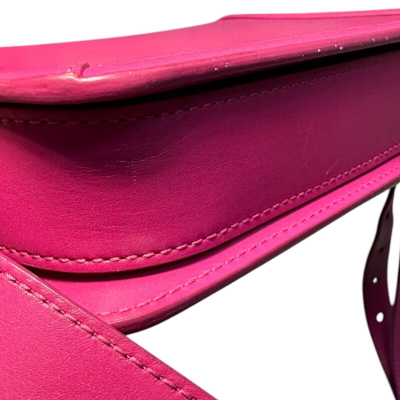 Saint Laurent Solferino Fuschia<br />
<br />
Style Code:BC1634306. 0820<br />
<br />
Dimensions:<br />
7Length<br />
5 Height<br />
<br />
Very Good condition. Some minor marks under the flap and minor corner wear.<br />
<br />
Does not come with the original dust bag or box.