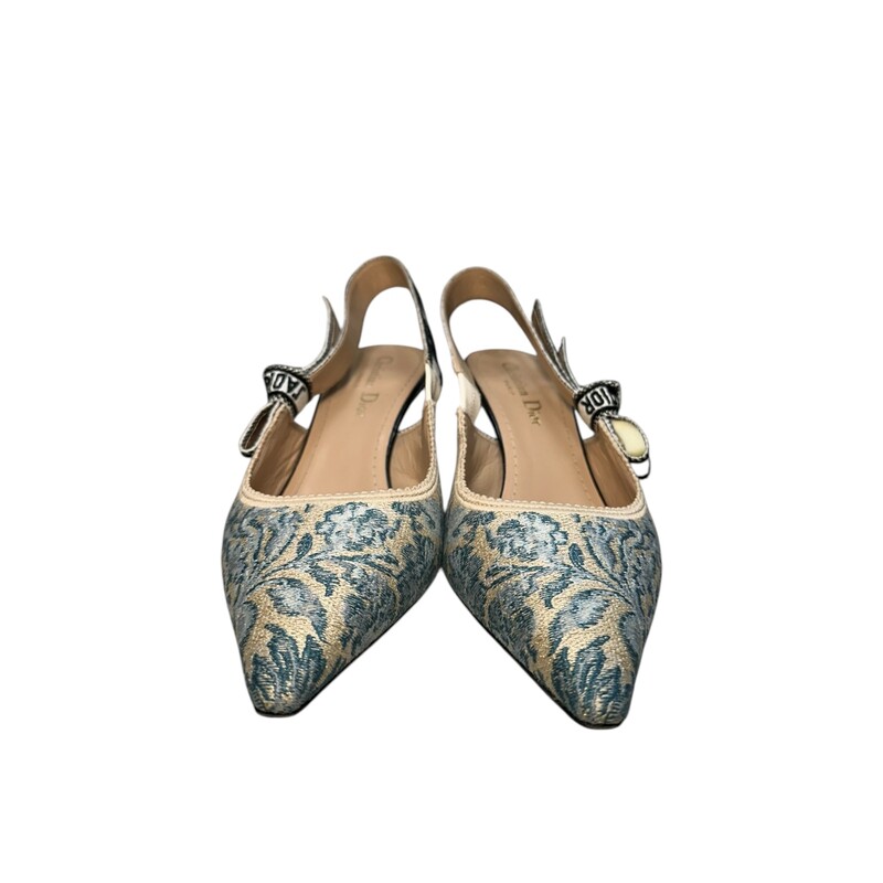 Dior Jadior Brocade Slingback

Serial Code: MD 05022

Heel Height:3

Very Good condition. Some minor wear on bottoms.

Does not come with the original dust bag or box.