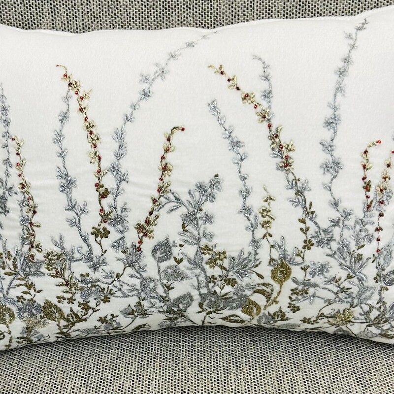 PBxML Glitter Floral Throw Pillow
White Gold Silver Red
Size: 16x12H