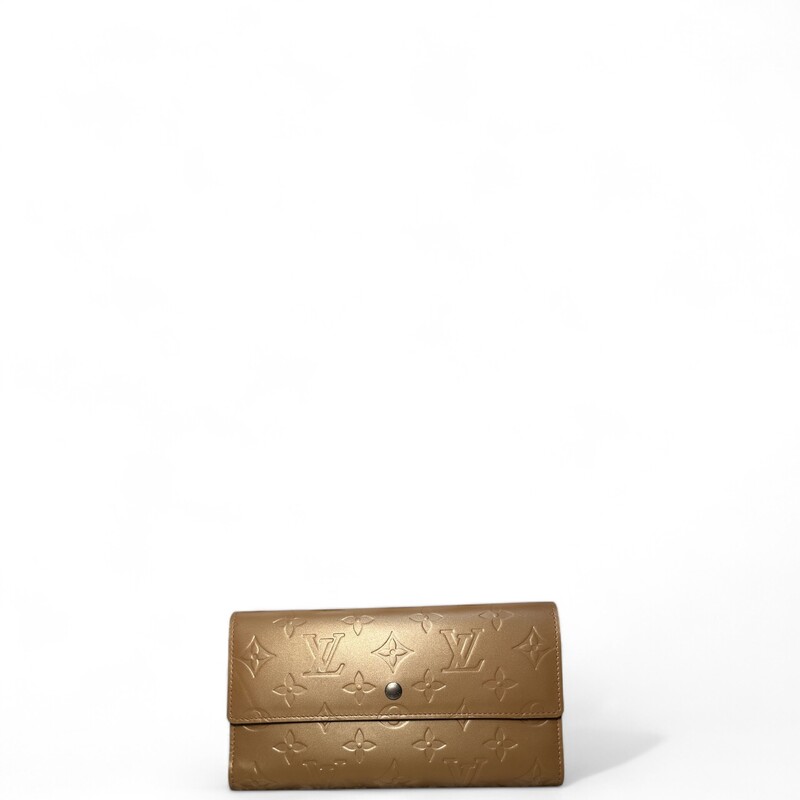 Louis Vuitton Matte Gold Wallet

Date Code:TH0093

Dimensions:
Height: 4
Width: 7.25
Depth: 1

Very Good condition. Minor marks on hardware

Does not come with the original dust bag or box.