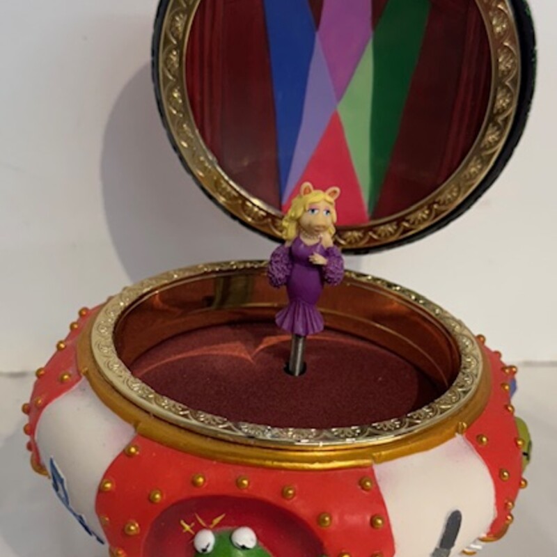 Muppet Theme Music Box
Red White Green Yellow Blue
Size: 5x3.5H