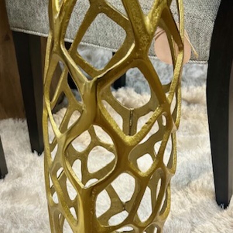 Metal Open Tall Vase
Gold
Size: 6.5x25.5H