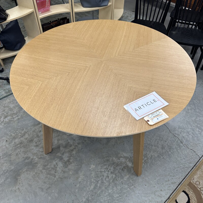 Article Round Dining Room Table, Oak<br />
Size: 4-Foot Diameter