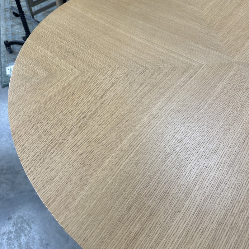 Article Round Dining Room Table, Oak<br />
Size: 4-Foot Diameter