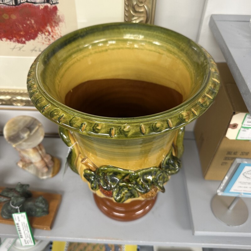 Hand Painted Footed Urn, Made in Italy<br />
Size: 15x11