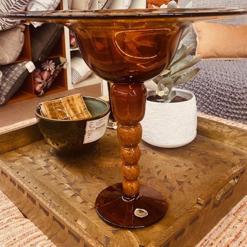 Maestri Vetrai Murano Vase
Gold Brown Glass
Size: 15x14H
Coordinating Piece Sold Separately