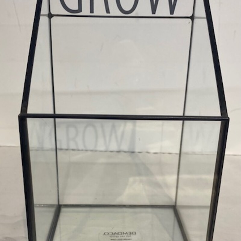 Grow Glass Cube Planter
Clear Glass Grey Seams
Size: 5x5x8
Matching Planter Sold Separately