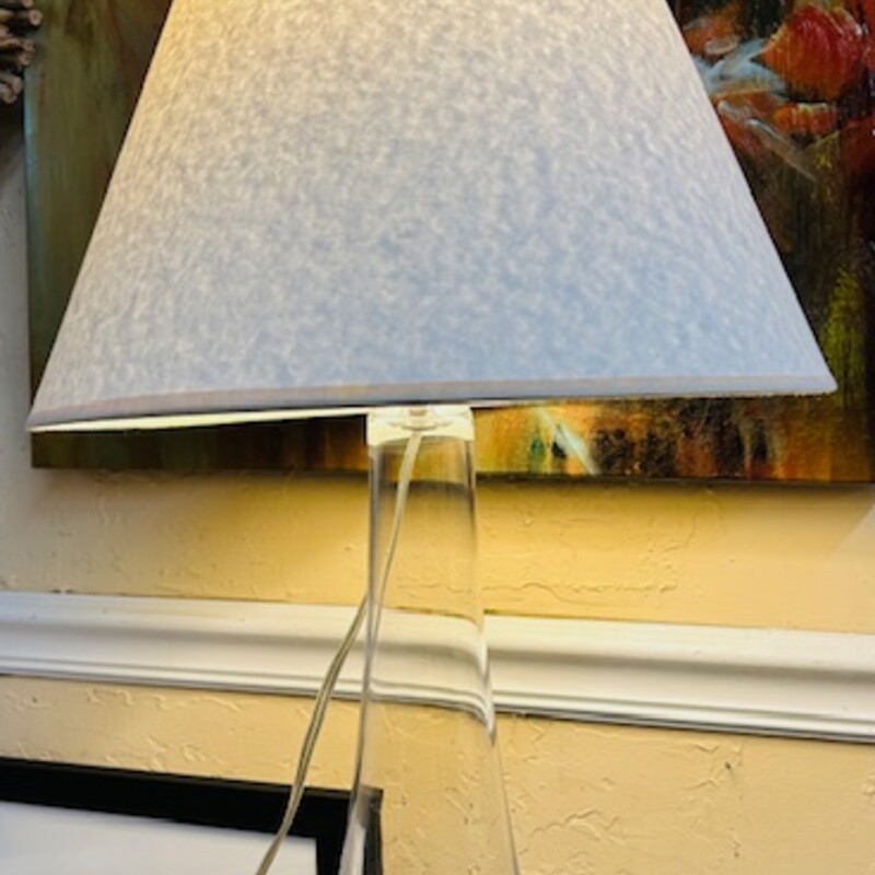 Simon Pearce Glass Lamp
Clear Cream Size: 15 x 25H
Retails: $750+
Matching lamp sold separately