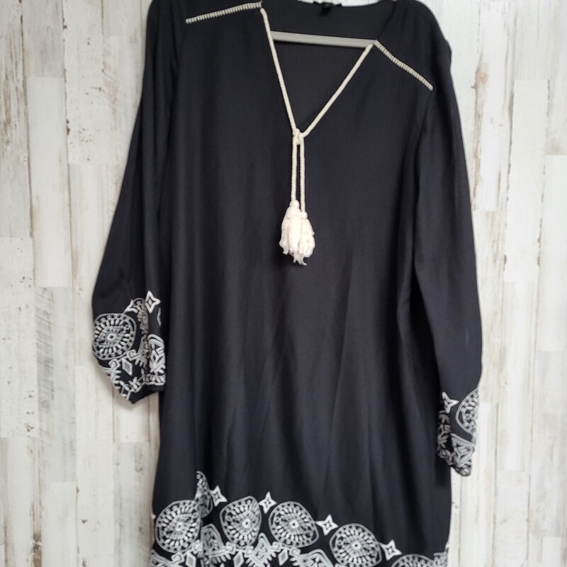 L Black Embroider Dress