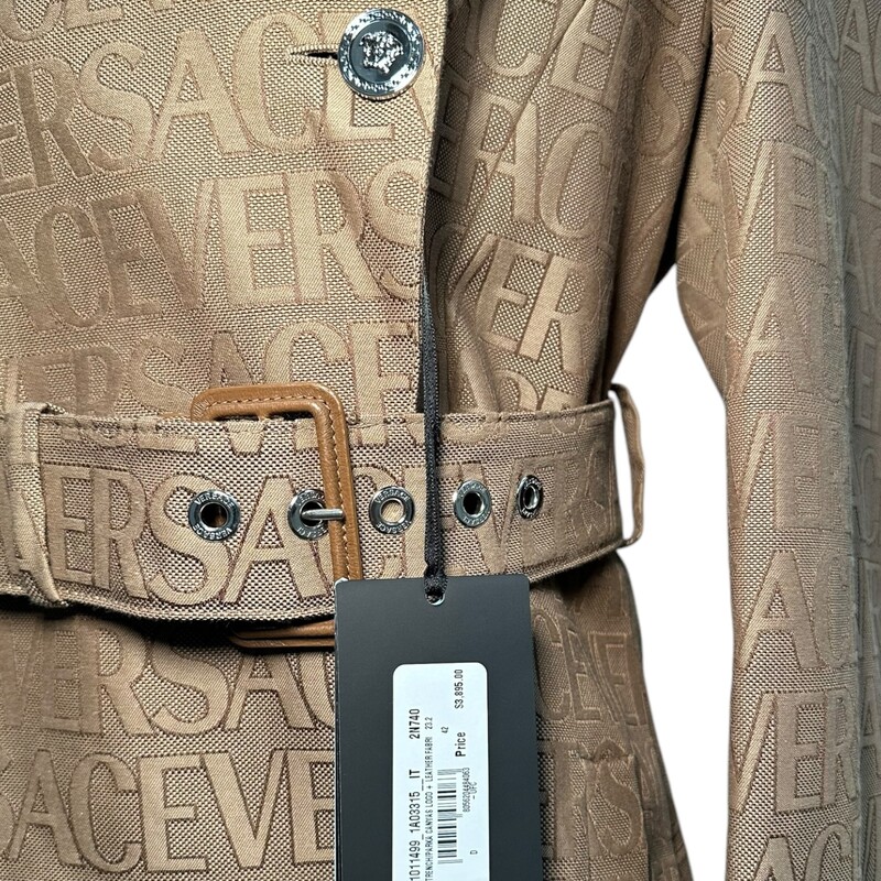 Versace Jacquard Trench AllOver

Size: 42

New with Tags.

Does not come with the original dust bag or box.