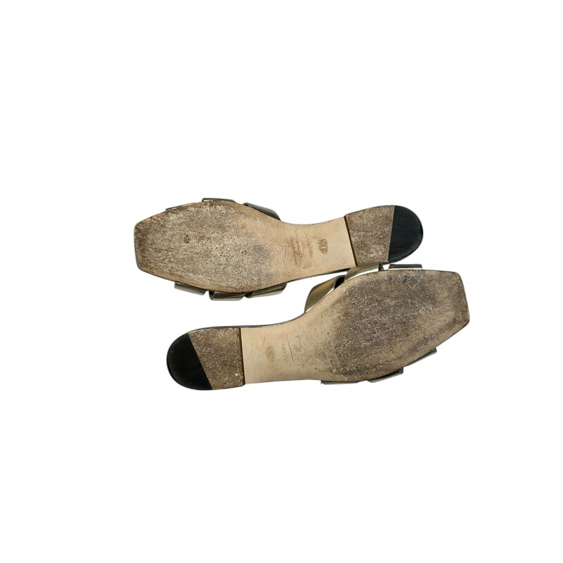 Saint Laurent Tribute Woven Sandals<br />
<br />
Size: 40.5<br />
<br />
CS 52735<br />
Minor wear on back of sandals<br />
<br />
Comes with original dust bag and box.