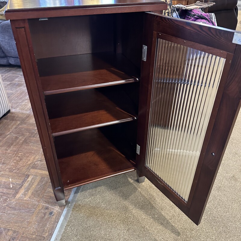 Cherry Side Table,<br />
Size: 19x16x34<br />
This solid table has a textured glass door opening up to 2 adjustable shelves.<br />
Excellent condition.