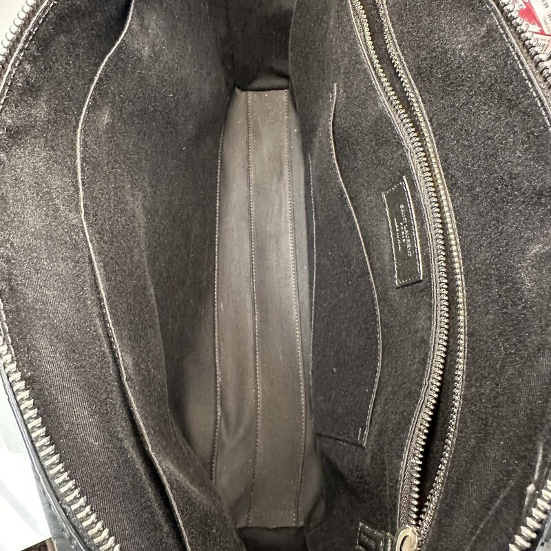 Saint Laurent Croc Embossed Messenger Breifcase

Style Code: GNR 625449.620

In very good condition. Minor scratches on hardware.

Does not come with original dust bag or box.