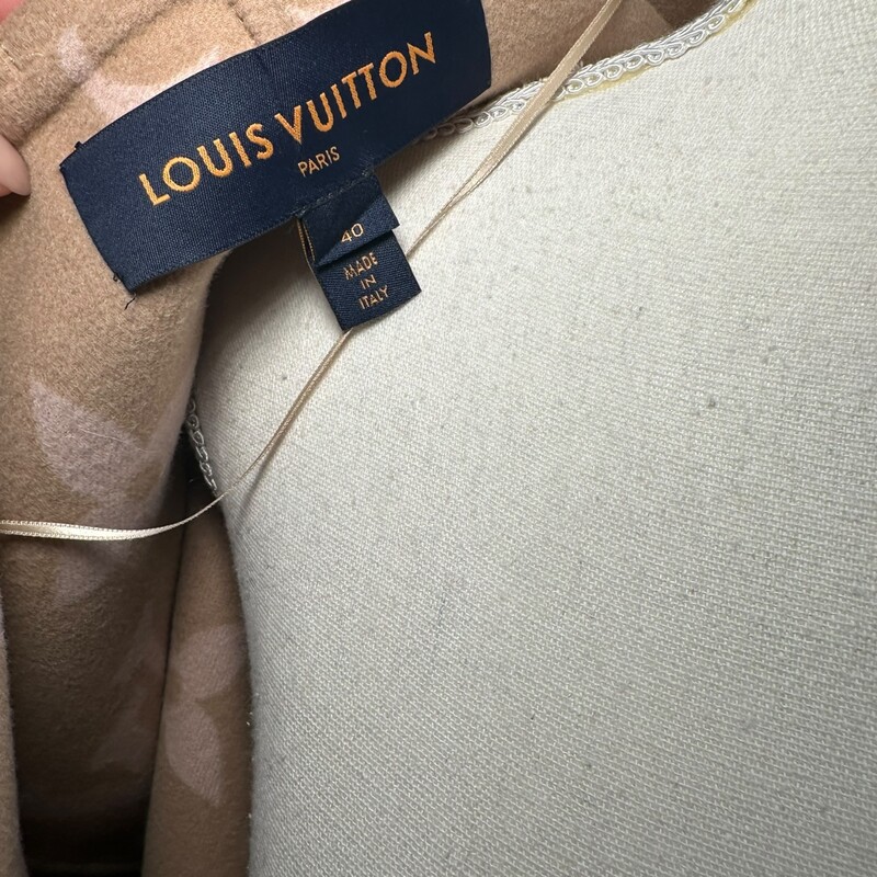 Louis Vuitton Belted Double Face Hooded Wrap Coat<br />
<br />
Size: 40<br />
<br />
In excellent condition.<br />
<br />
Comes with original dust bag. No box.